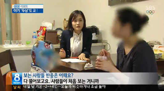 어린아이들에게 두상교정기를 씌우는 애엄마들 | 인스티즈