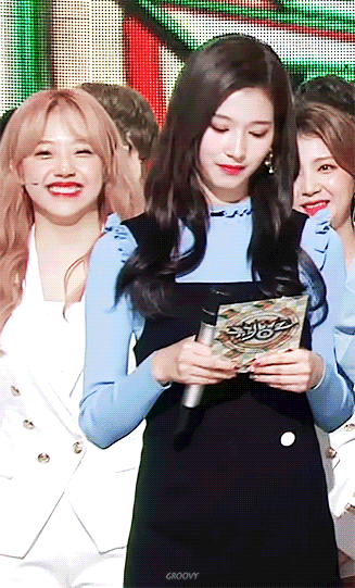 나를 바라봐 주는 트와이스 사나.gif | 인스티즈