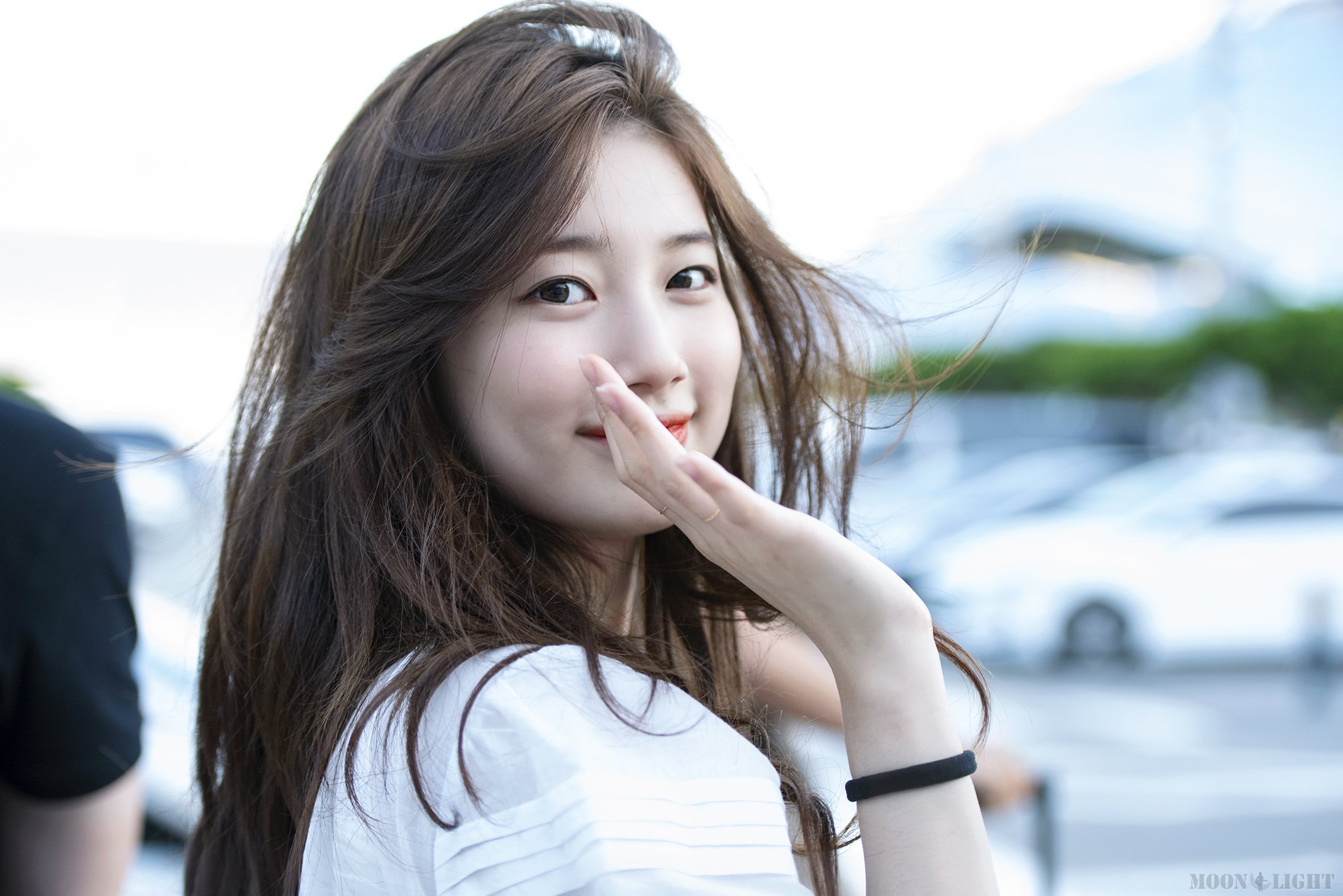 오늘이 생일인 수지.jpgif | 인스티즈