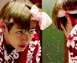얼굴로 악세사리 존재감 하락시키는 방탄소년단 뷔.jpgif | 인스티즈
