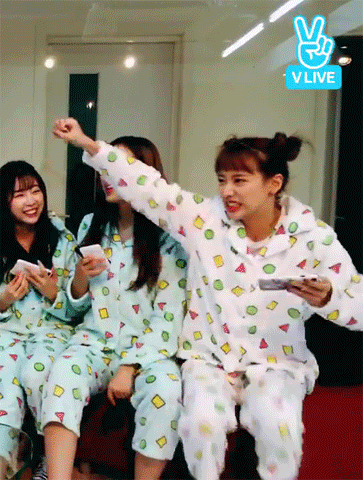 브이앱 켤때마다 사장님이 기도한다는 걸그룹 | 인스티즈