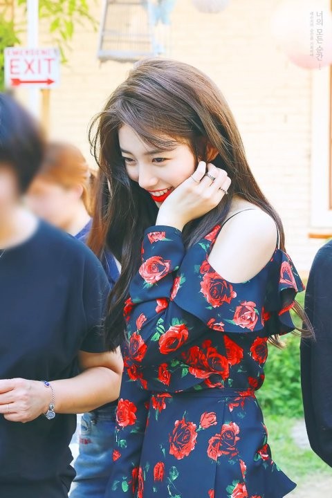 기분이 좋아서 올려보는 수지 | 인스티즈