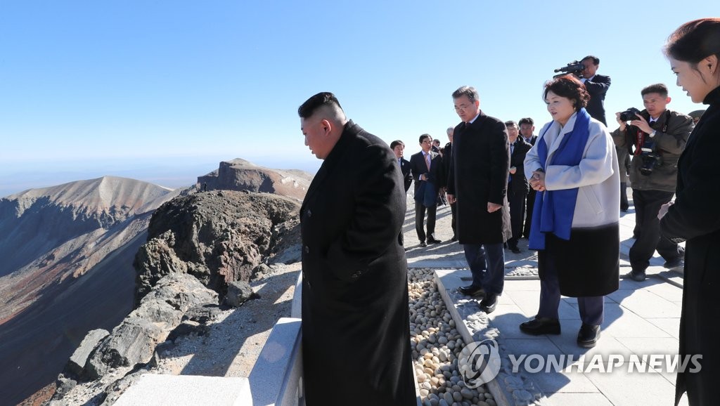 보고도 믿기지가 않아요 두 정상 내외와 백두산, 레알입니까!!! | 인스티즈