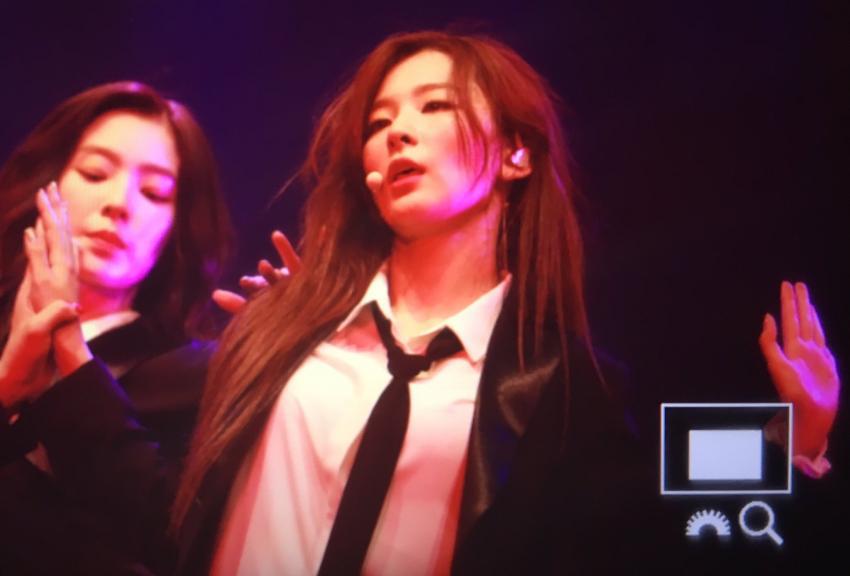 슬기가 왜 레드벨벳 카리스마 담당인지 알수있는 오늘자 콘서트 사진 | 인스티즈