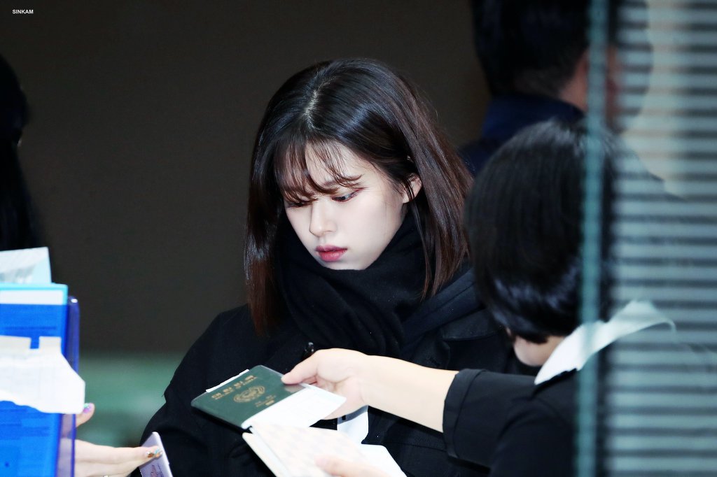 공항을 런웨이로 만드는 정연이의 출입국 | 인스티즈