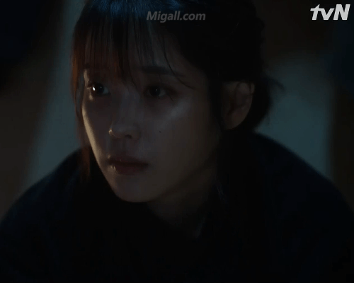  어두운 나의 아저씨 아이유.gif | 인스티즈
