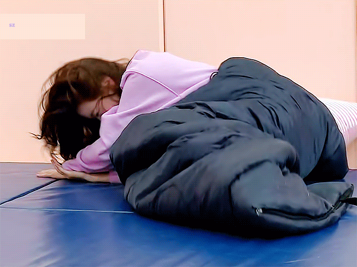 아이즈원) 같은 무대에서 노답맨을 추는 샄낰히를 보는 아이즈원 멤버들.gif | 인스티즈