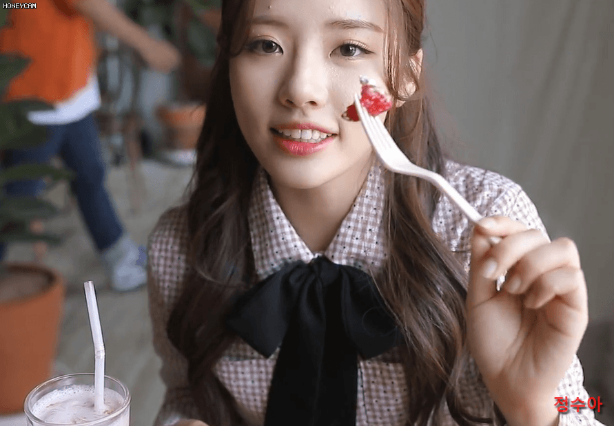 프로미스 나인 두근두근(DKDK) 자켓 비하인드.gif | 인스티즈