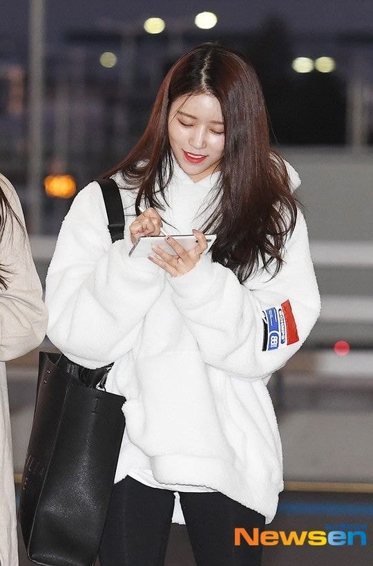 팬들에게 감사인사와 협찬인증을 동시에 하고싶었던 러블리즈.....jpg | 인스티즈