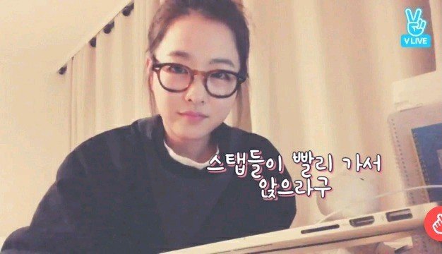 지하철 탔는데 옆자리에 본인 영상보는 시민을 만난 박보영.jpg | 인스티즈