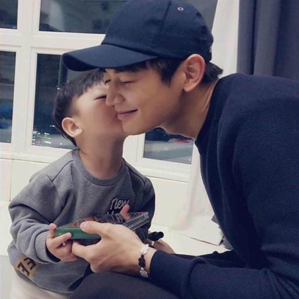 시안이가 민호한테 뽀뽀하는 법 | 인스티즈
