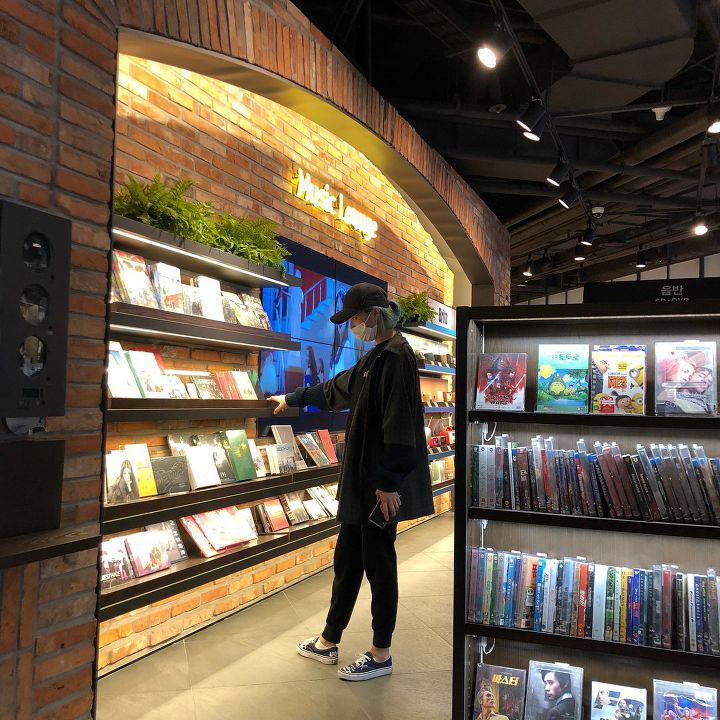 서로 선물을 주고받는 트와이스 .gif | 인스티즈