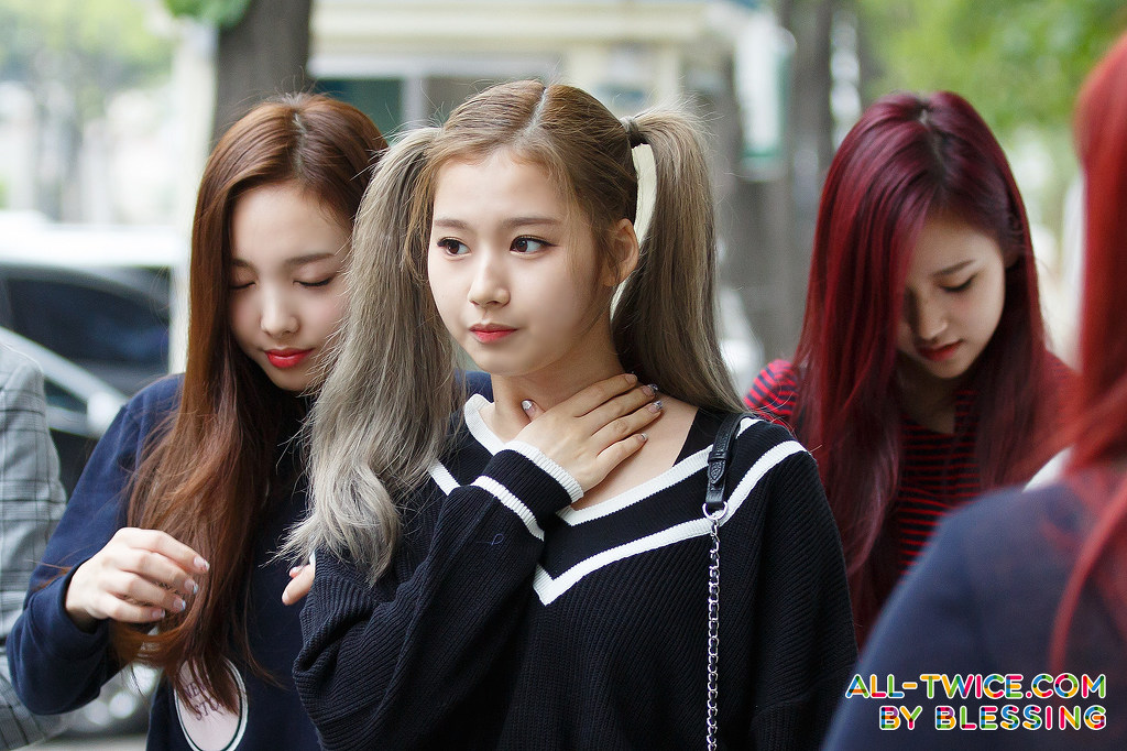 우아하게 시절 트와이스 사나.jpgif | 인스티즈