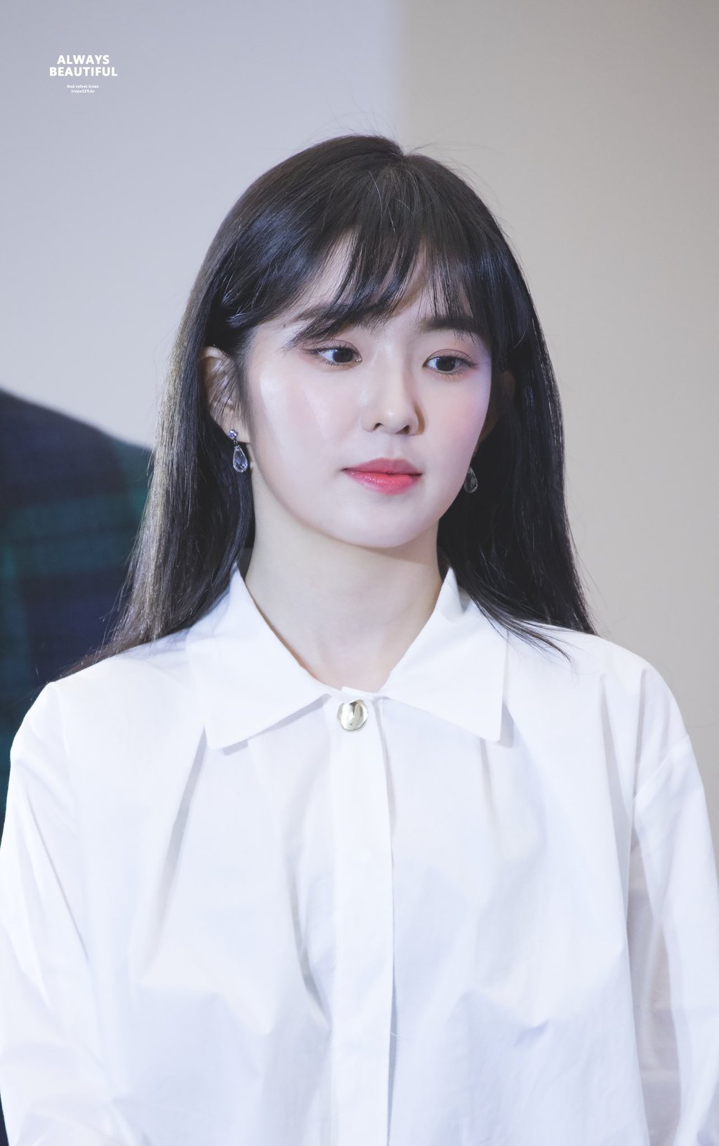 가오나시를 보고 당황한 아이린.gif | 인스티즈