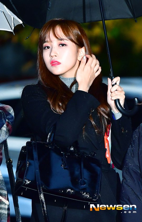 181109 묘이 미나 뮤직뱅크 출근길 | 인스티즈