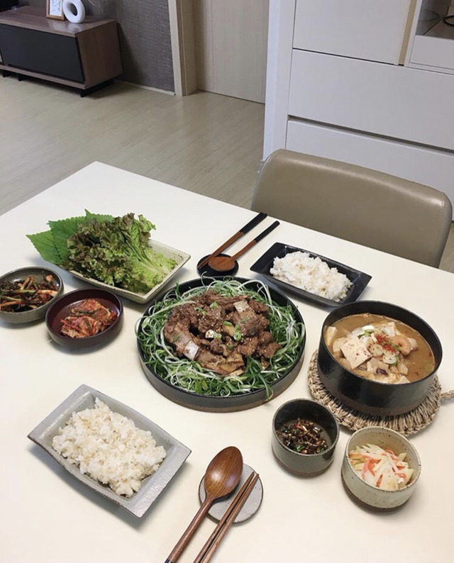 집밥 먹기 위해서라도 칼귀가 할 수 밖에 없는 흔한 아내분의 밥상 | 인스티즈