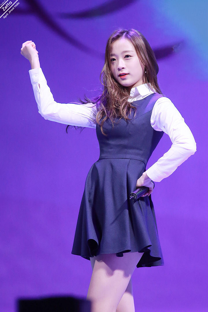 [에이프릴] 아침부터 꽤나 추운 것 같아서 진솔이 | 인스티즈