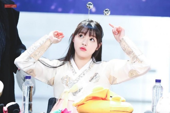 팬싸에서 한복입은 유아.jpg (오마이걸) | 인스티즈