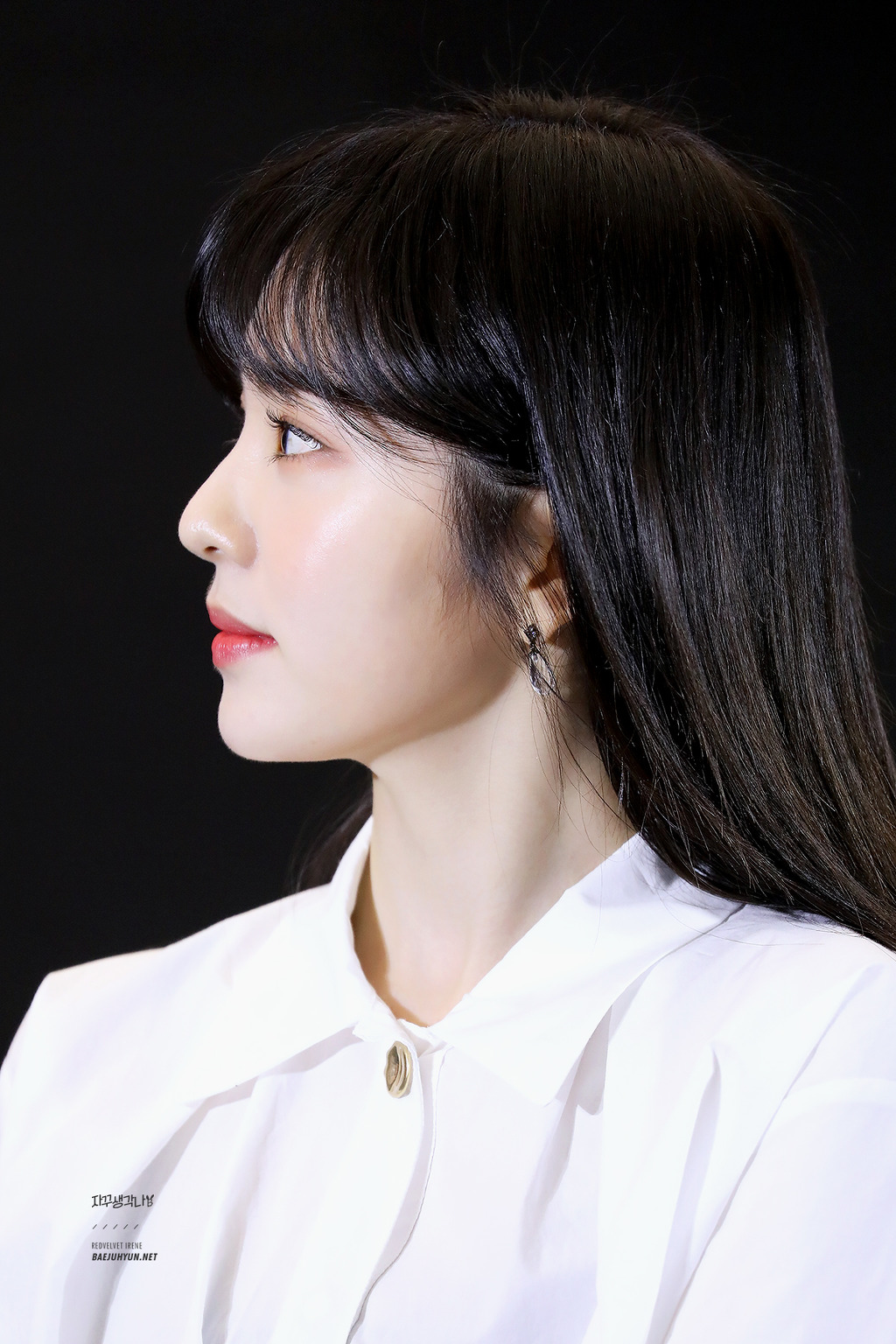가오나시를 보고 당황한 아이린.gif | 인스티즈