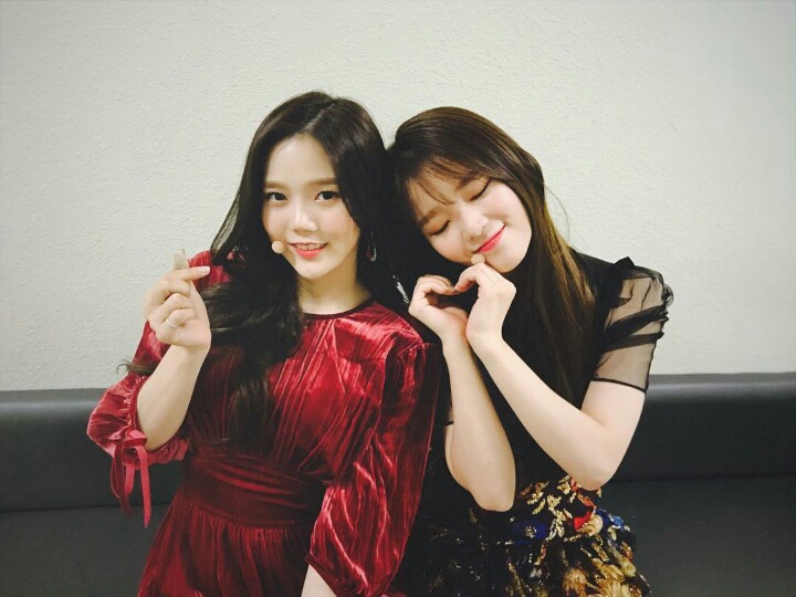 오늘자 오마이걸 인스타 업뎃 | 인스티즈