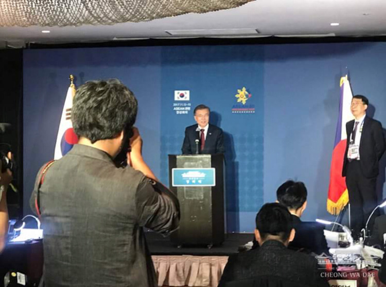 대통령이 기자실 와서 순방 성과 설명함 | 인스티즈