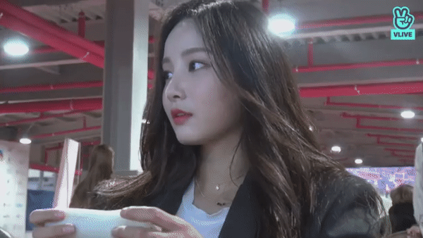 얼빡샷으로 보는 모모랜드 연우의 미모 ㄷㄷ.gif | 인스티즈