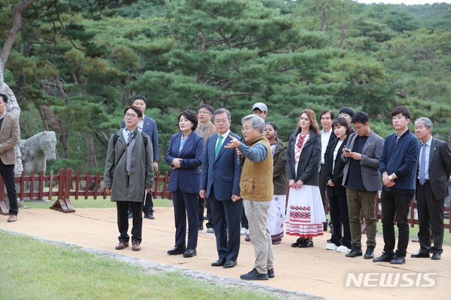 오늘자 한글날 문재인 대통령 내외.jpg | 인스티즈