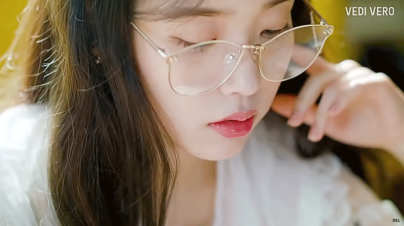 베디베로 안경 아이유.gif | 인스티즈