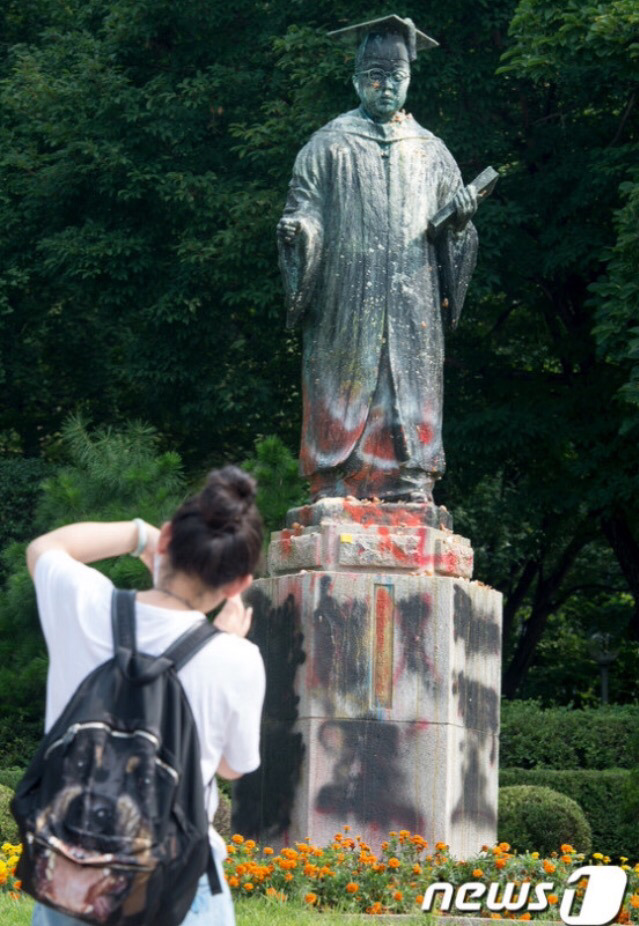 친일파 동상 철거 안하고 팻말까지 없애버림 | 인스티즈
