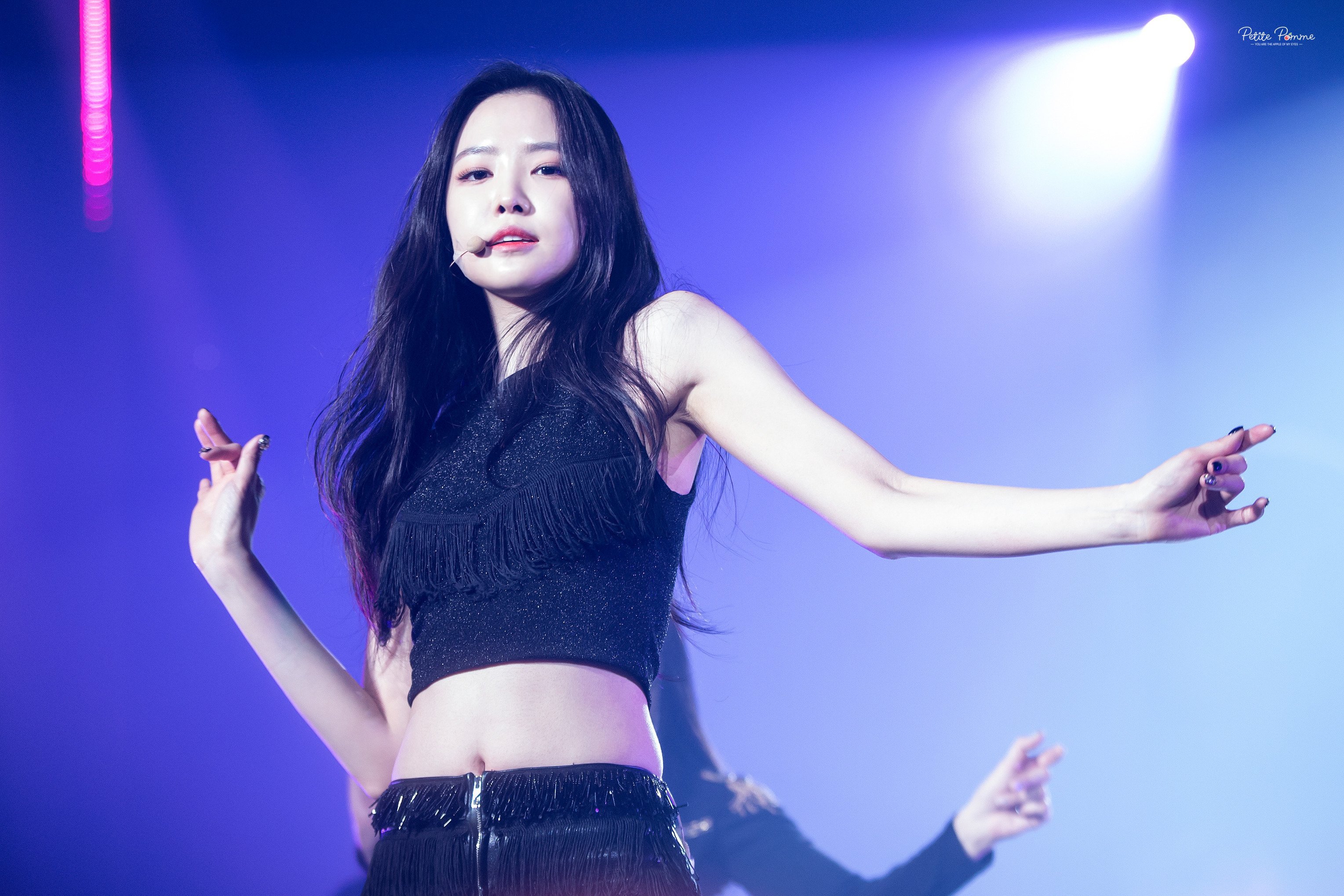 블랙이 잘어울리는 손나은 | 인스티즈