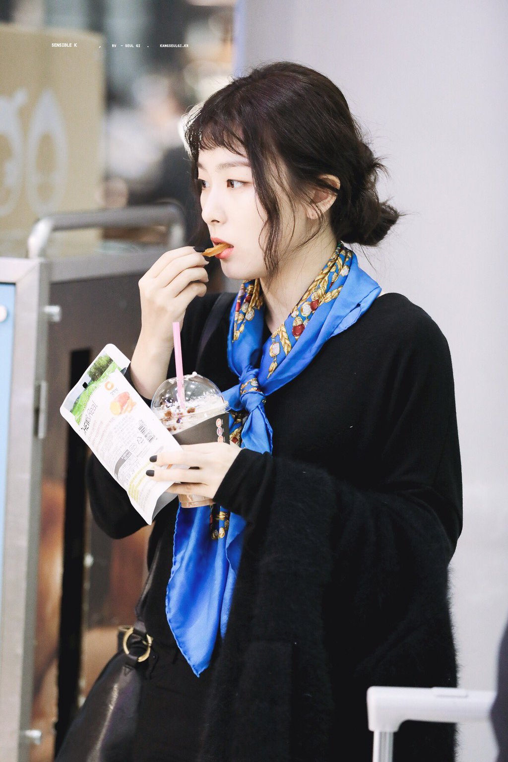 유독 공항에서 레전드짤이 많이 나온다는 슬기 | 인스티즈