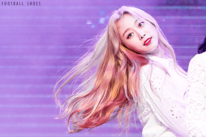 러블리즈 지수는 금발이 낫다 vs 흑발(어두운)쪽이 낫다 | 인스티즈