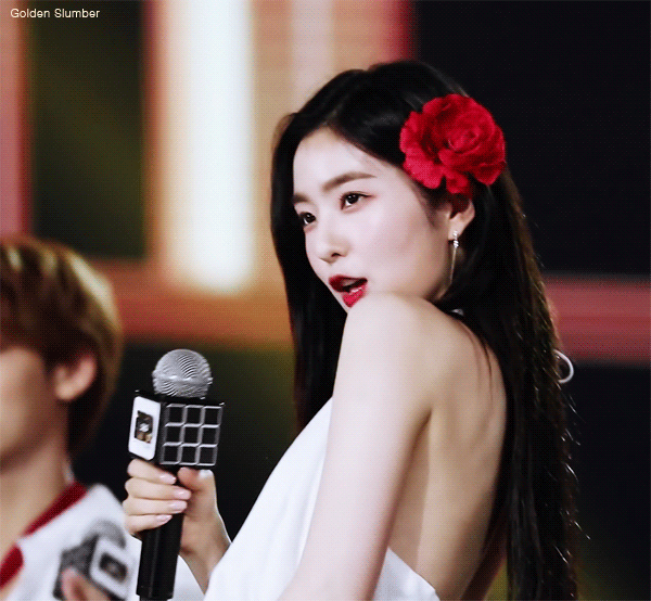 머리에 꽃을 단 아이린.jpgif | 인스티즈